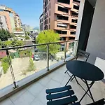 2Bd Lake Escape - Home